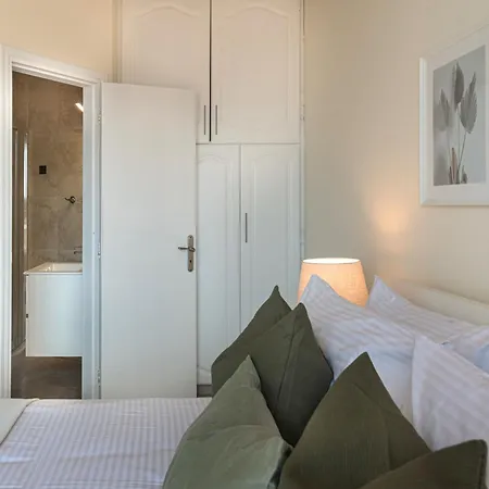 Phaedrus Living Old Town Seaview Flat *