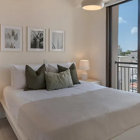 Phaedrus Living Old Town Seaview Flat
