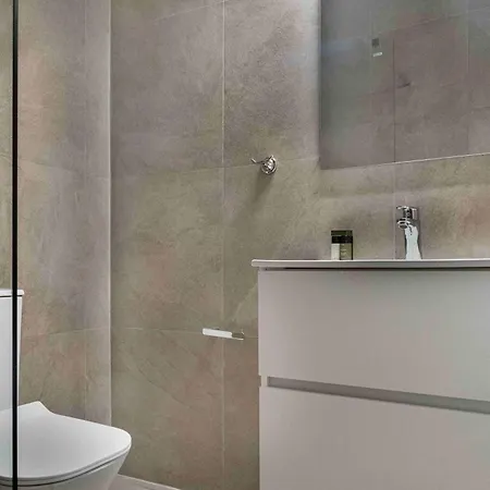 Phaedrus Living Old Town Seaview Flat شقة *
